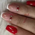 عکس ناخن قرمز با طرح نگین 2_2